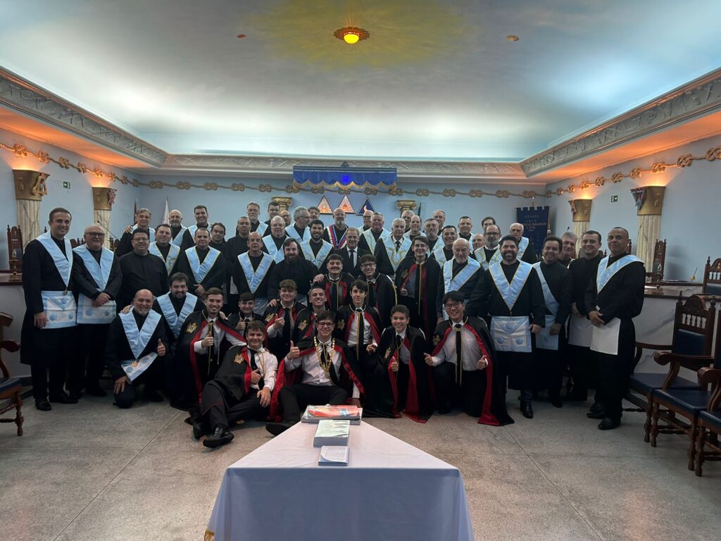 Capítulo Demolay Guerreiros da Luz, oriente de Sumaré realiza sessão de  Apresentação - GOB-SP